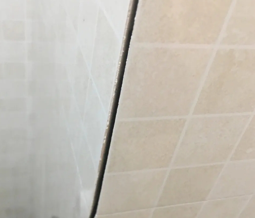 和政瓷砖空鼓维修公司分享阳台瓷砖脱落的修复过程可以分为以下几个步骤
